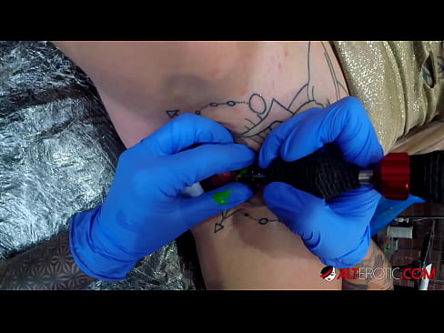 ❤️ Estremamente tatuato hottie Sully Savage ottenuto un tatuaggio sul suo clitoride ❌ Sluts al it.yh9n.top ❌